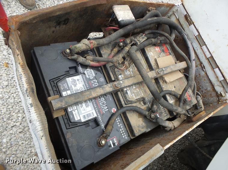 image for item DB1495 2000 International 4700 bucket truck