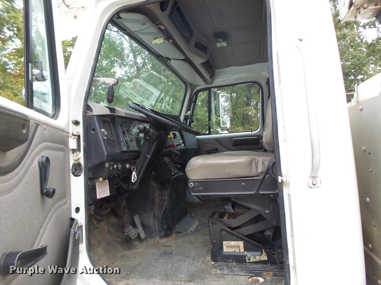 image for item DB1495 2000 International 4700 bucket truck