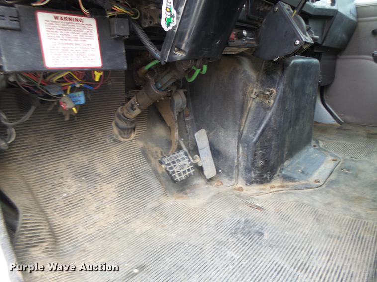 image for item DB1495 2000 International 4700 bucket truck