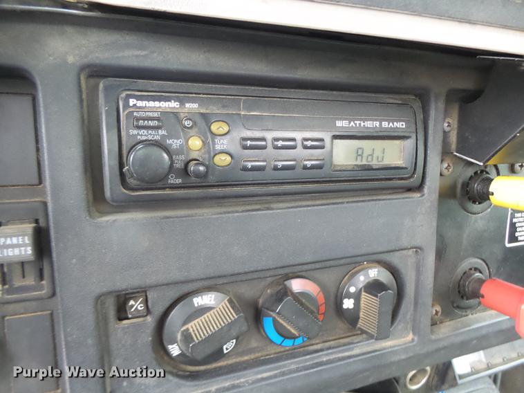 image for item DB1495 2000 International 4700 bucket truck