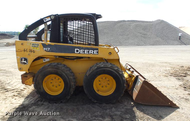 image for item DB4173 2005 John Deere 317 skid steer