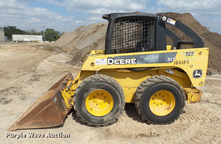 image for item DB4173 2005 John Deere 317 skid steer
