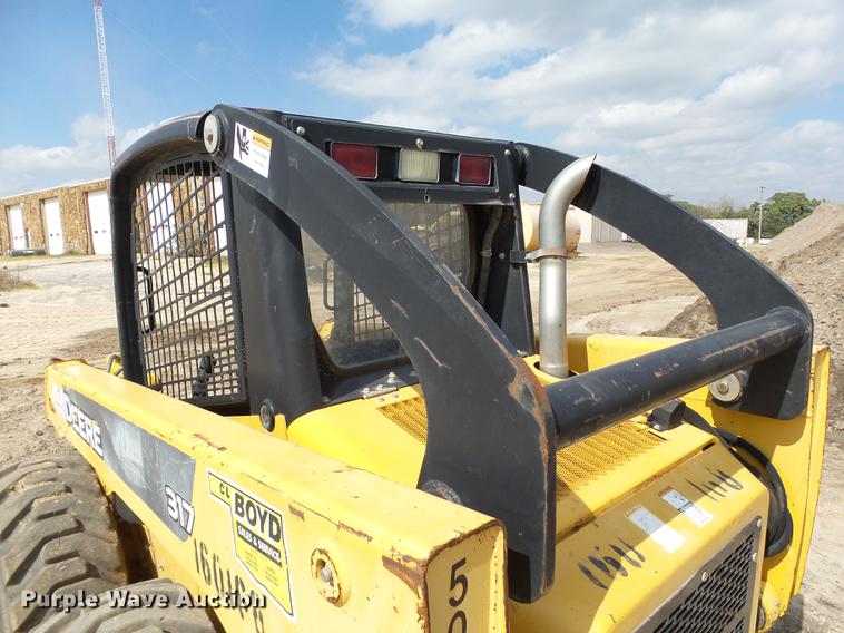 image for item DB4173 2005 John Deere 317 skid steer