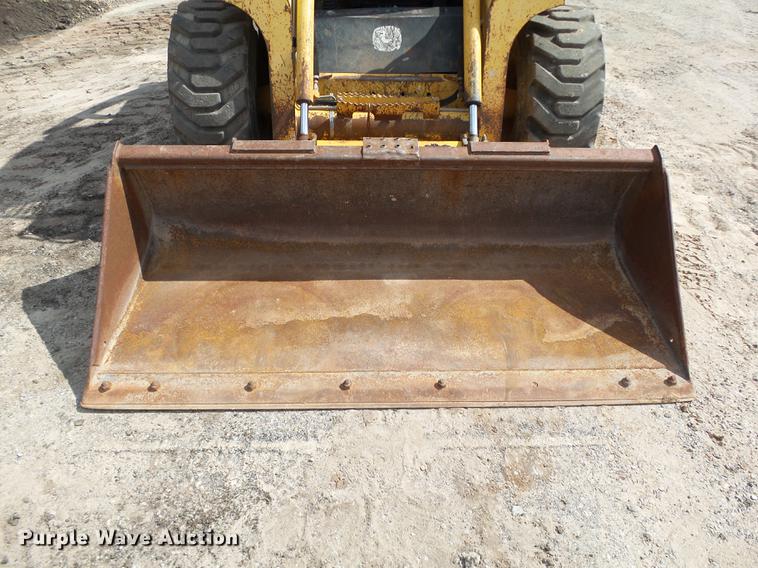 image for item DB4173 2005 John Deere 317 skid steer