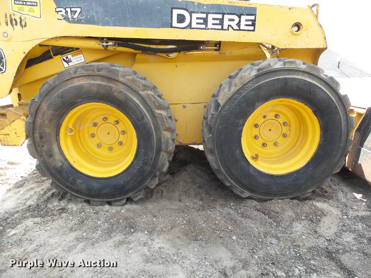 image for item DB4173 2005 John Deere 317 skid steer
