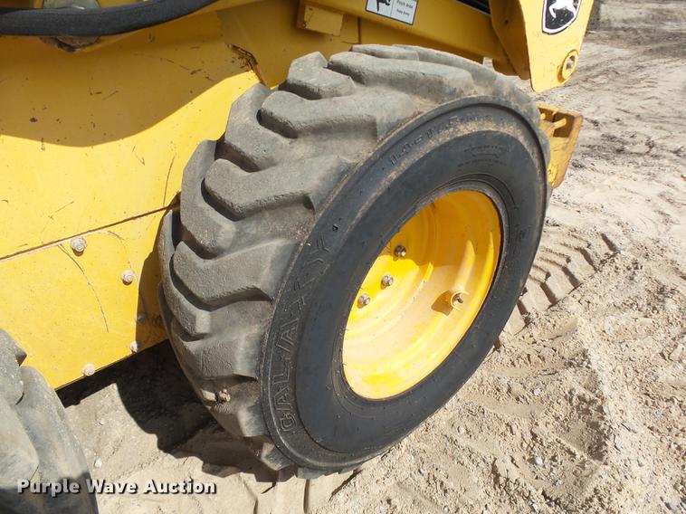 image for item DB4173 2005 John Deere 317 skid steer