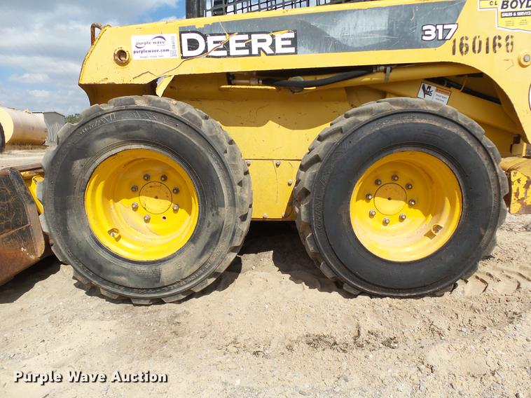 image for item DB4173 2005 John Deere 317 skid steer