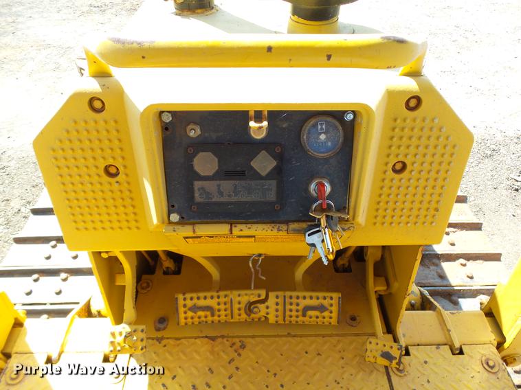 image for item DB4174 1990 John Deere 650G Series IV dozer