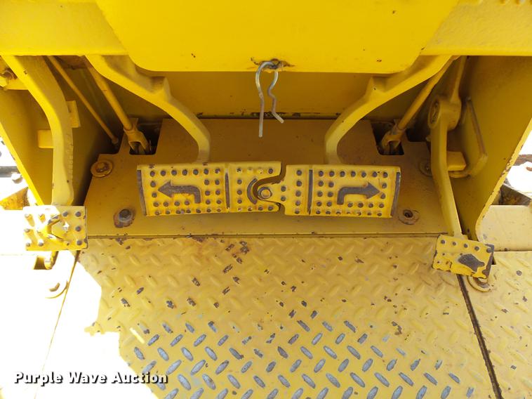 image for item DB4174 1990 John Deere 650G Series IV dozer