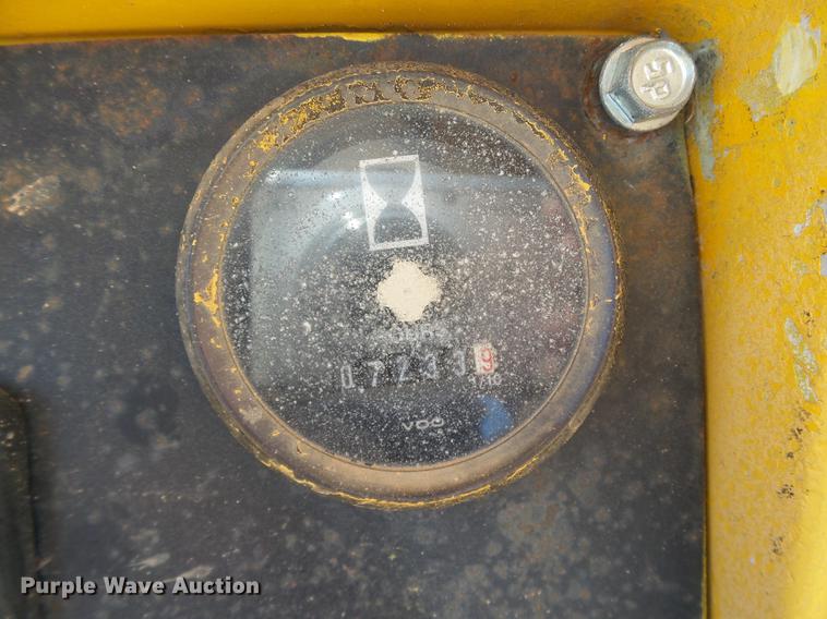 image for item DB4174 1990 John Deere 650G Series IV dozer