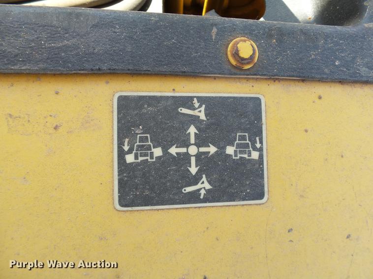 image for item DB4174 1990 John Deere 650G Series IV dozer