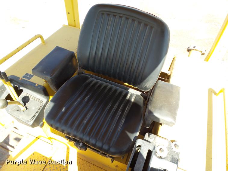 image for item DB4174 1990 John Deere 650G Series IV dozer