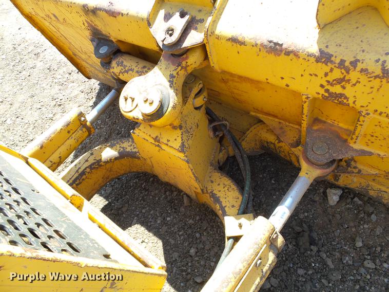 image for item DB4174 1990 John Deere 650G Series IV dozer