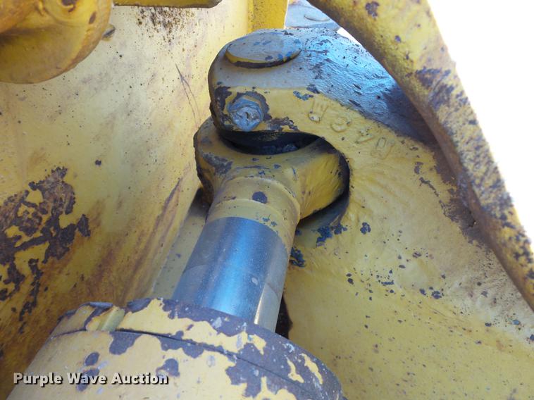 image for item DB4174 1990 John Deere 650G Series IV dozer