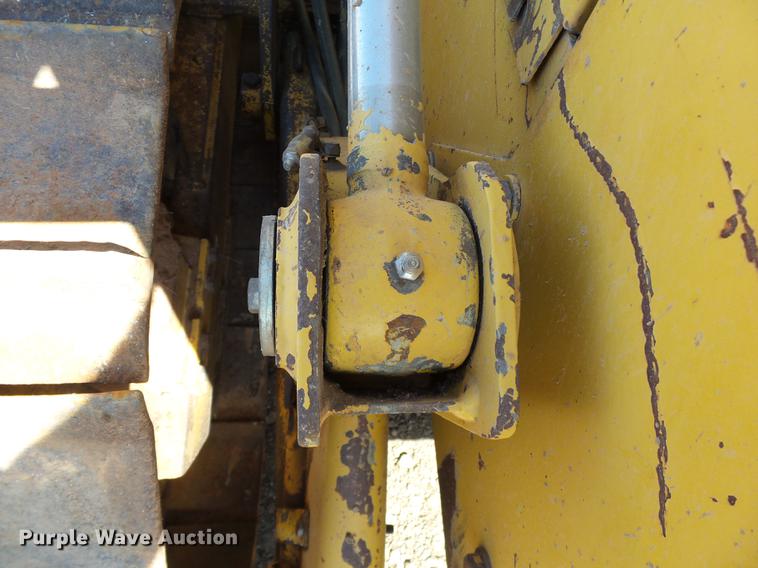 image for item DB4174 1990 John Deere 650G Series IV dozer