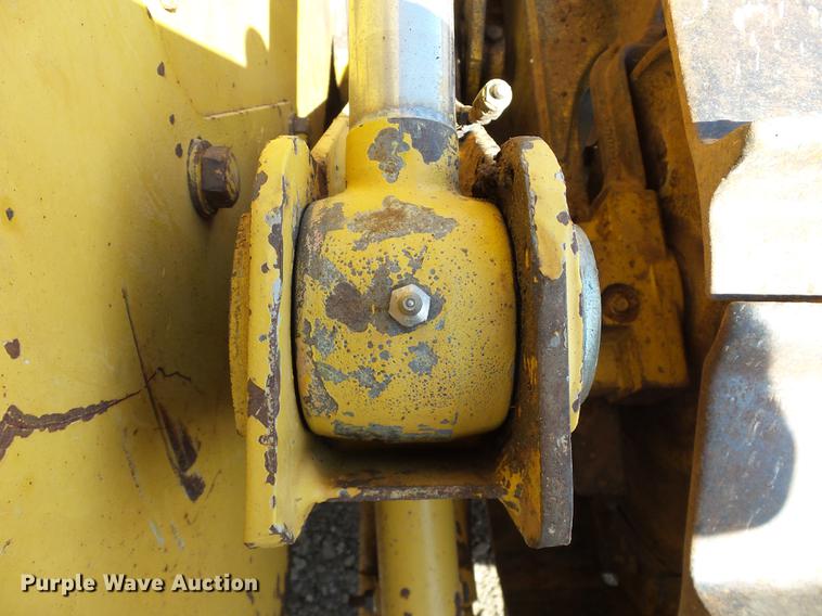 image for item DB4174 1990 John Deere 650G Series IV dozer