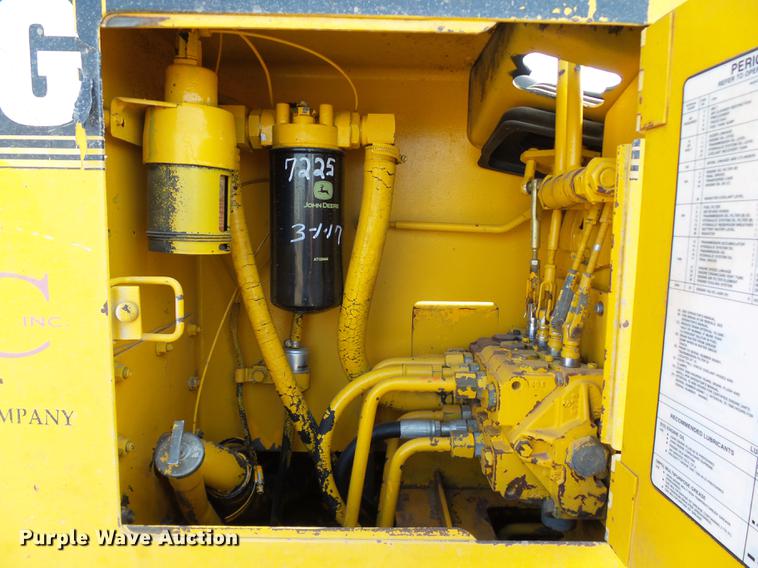 image for item DB4174 1990 John Deere 650G Series IV dozer