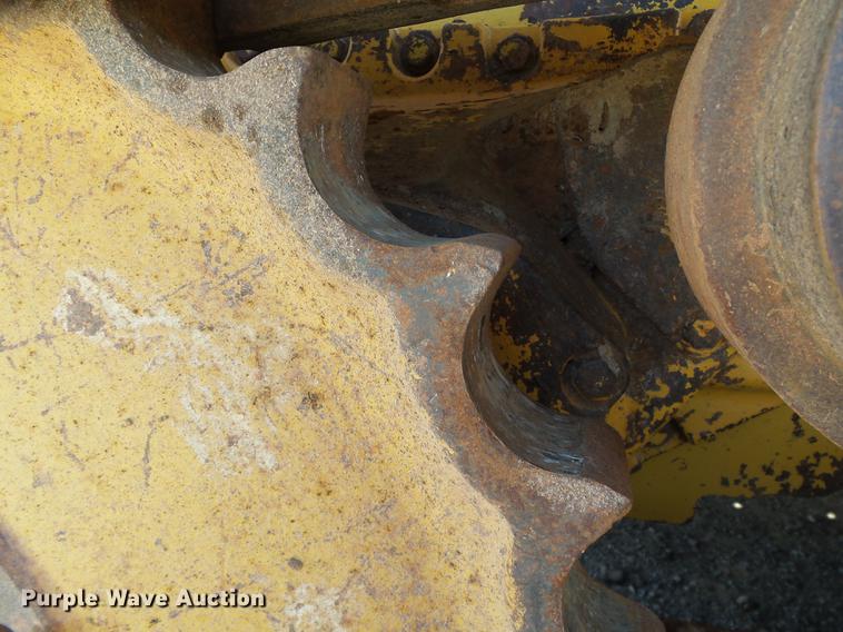 image for item DB4174 1990 John Deere 650G Series IV dozer