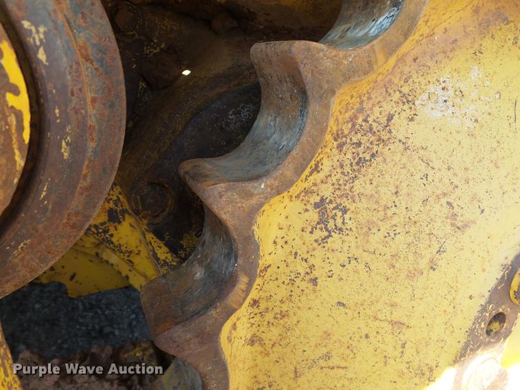 image for item DB4174 1990 John Deere 650G Series IV dozer