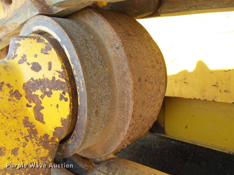 image for item DB4174 1990 John Deere 650G Series IV dozer