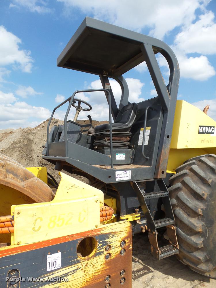 image for item DB4176 2005 Hypac C852C single drum compactor