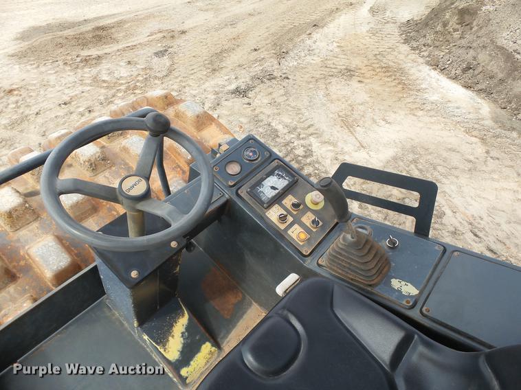 image for item DB4176 2005 Hypac C852C single drum compactor