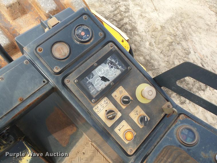 image for item DB4176 2005 Hypac C852C single drum compactor