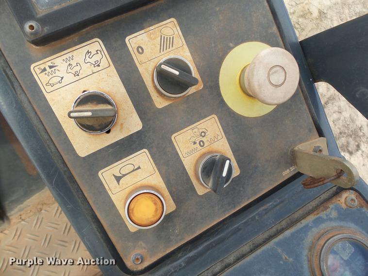 image for item DB4176 2005 Hypac C852C single drum compactor