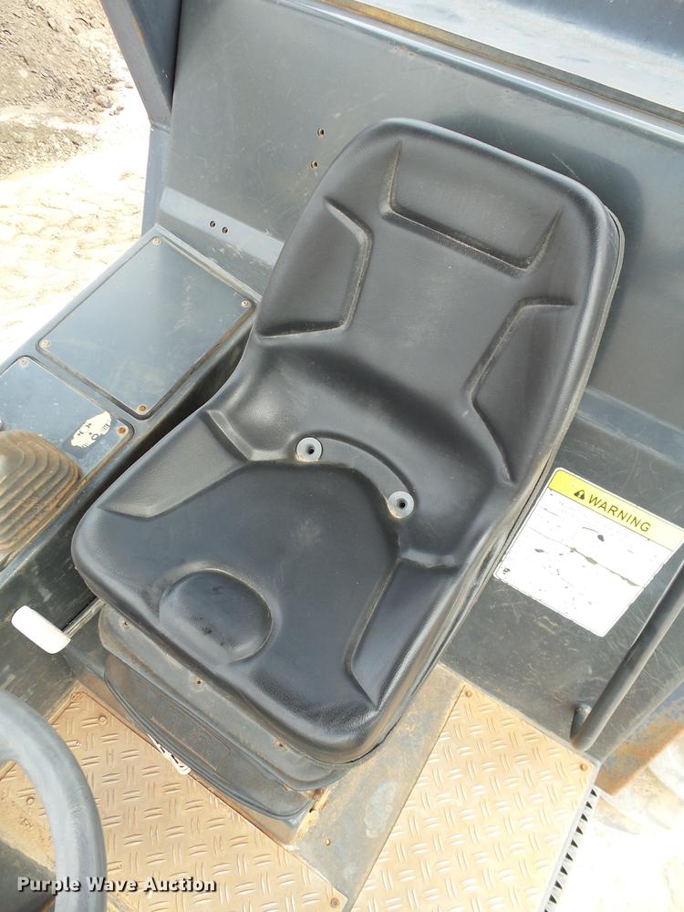 image for item DB4176 2005 Hypac C852C single drum compactor