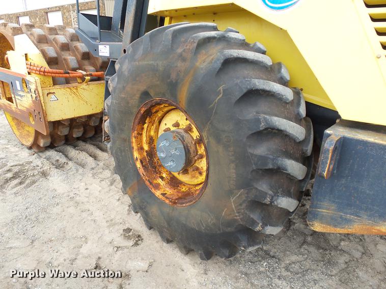 image for item DB4176 2005 Hypac C852C single drum compactor