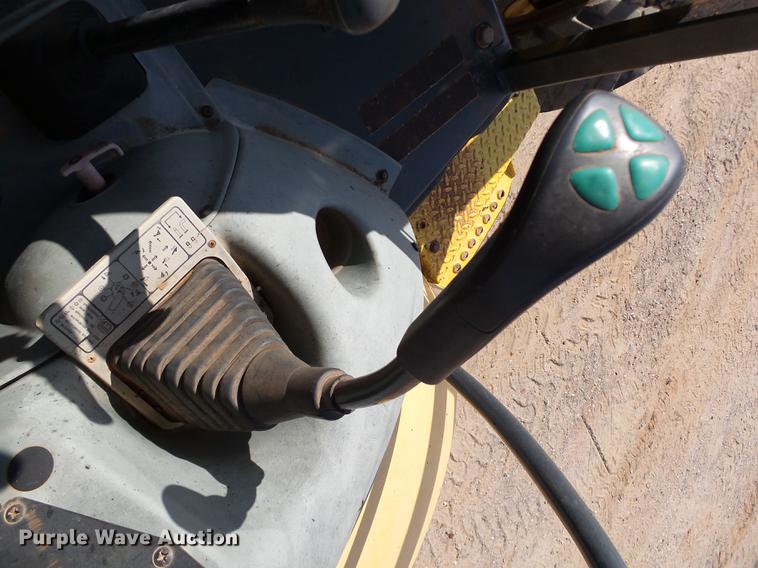 image for item DB4196 2005 Komatsu WB140-2N backhoe