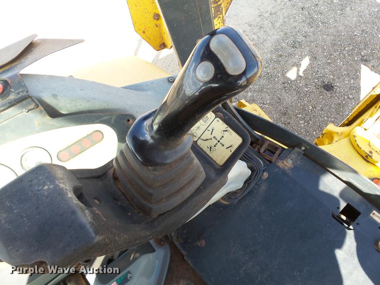 image for item DB4196 2005 Komatsu WB140-2N backhoe