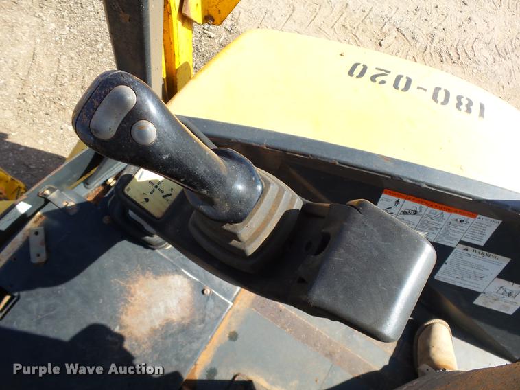 image for item DB4196 2005 Komatsu WB140-2N backhoe