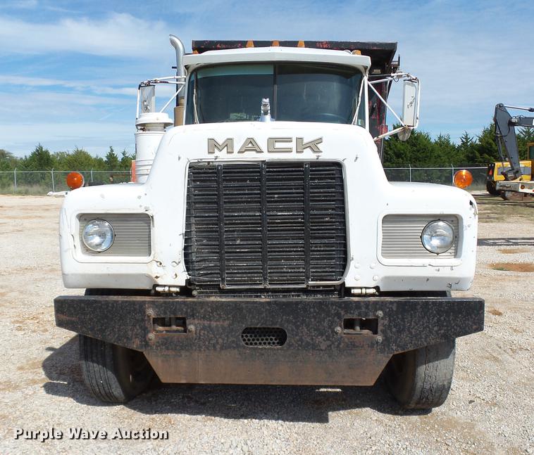 image for item DB4198 1985 Mack R686ST dump truck