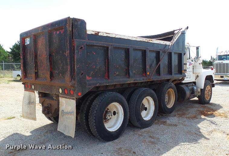image for item DB4198 1985 Mack R686ST dump truck