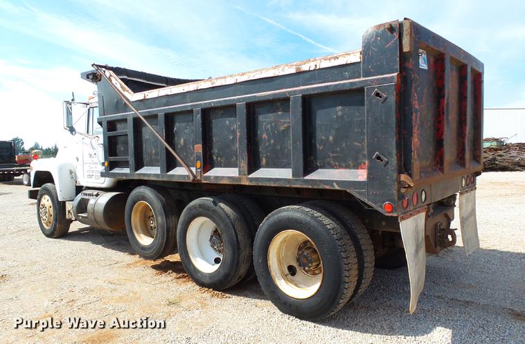 image for item DB4198 1985 Mack R686ST dump truck