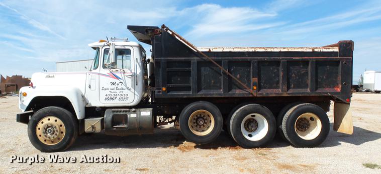 image for item DB4198 1985 Mack R686ST dump truck