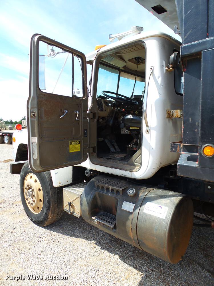 image for item DB4198 1985 Mack R686ST dump truck