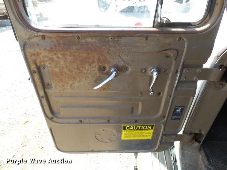 image for item DB4198 1985 Mack R686ST dump truck