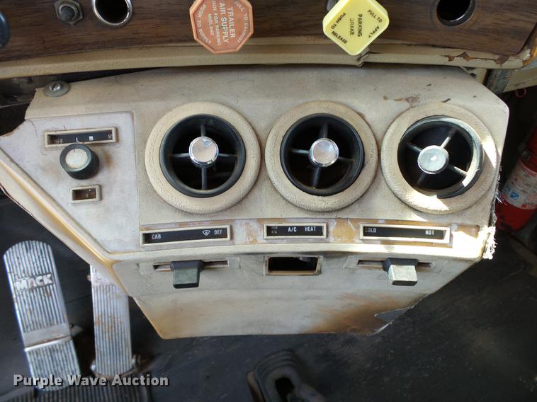 image for item DB4198 1985 Mack R686ST dump truck