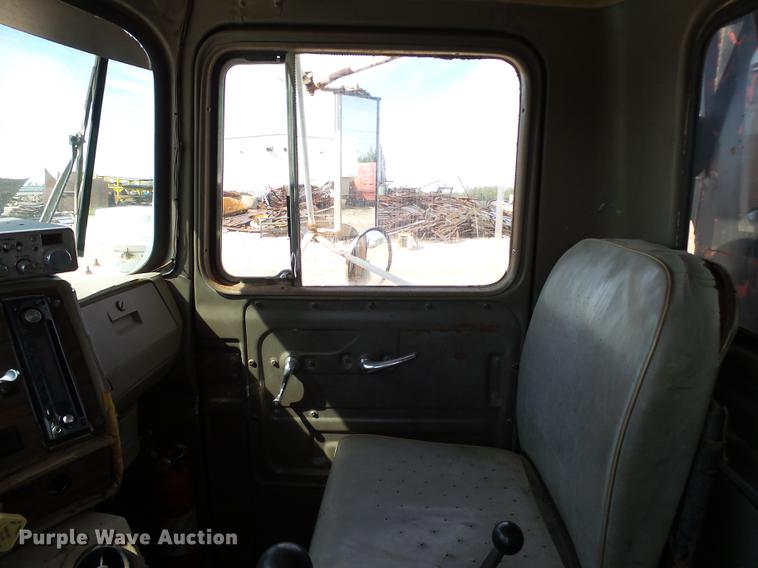 image for item DB4198 1985 Mack R686ST dump truck