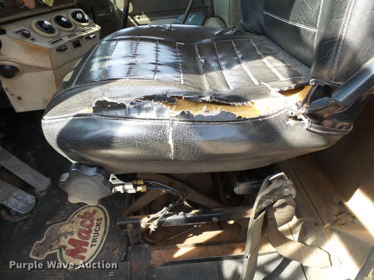 image for item DB4198 1985 Mack R686ST dump truck