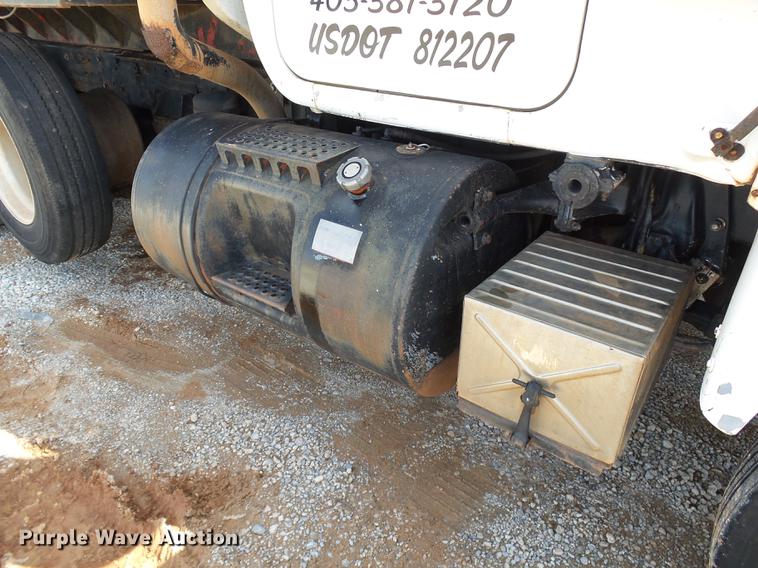 image for item DB4198 1985 Mack R686ST dump truck