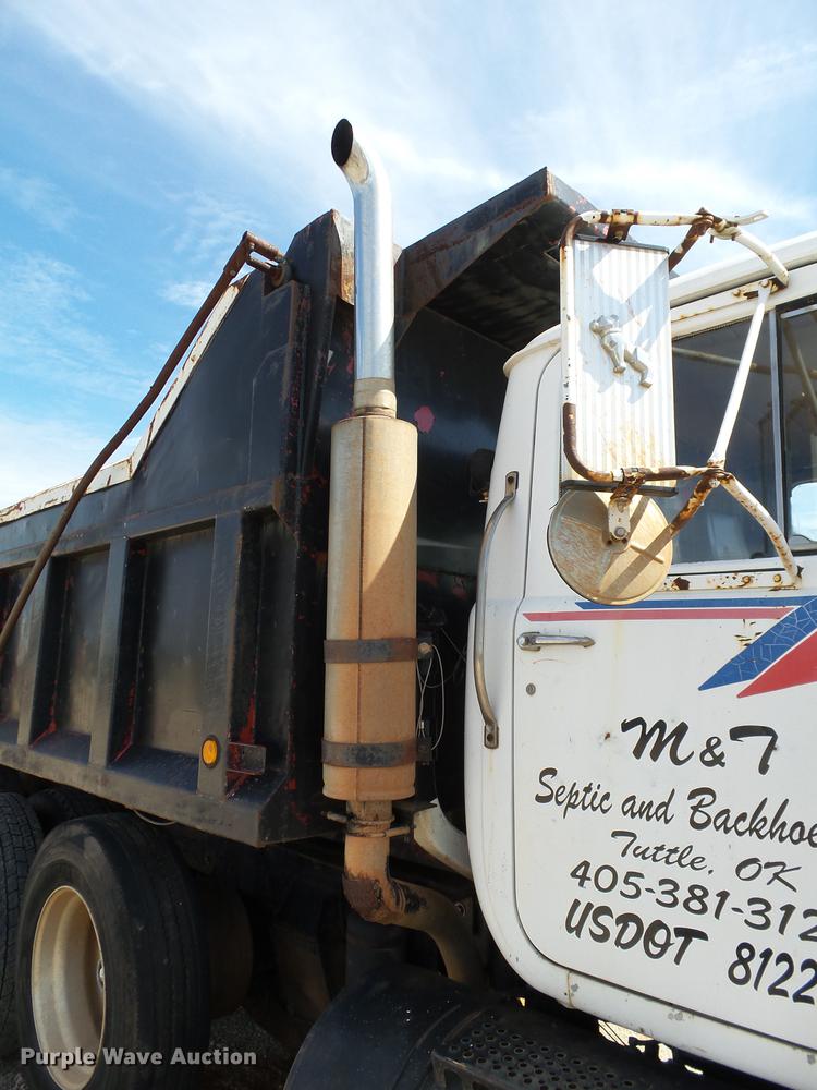 image for item DB4198 1985 Mack R686ST dump truck