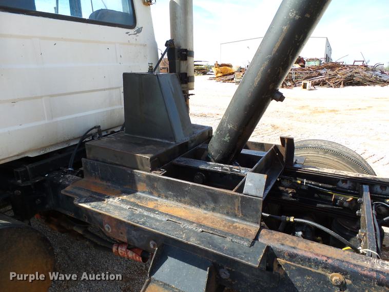 image for item DB4198 1985 Mack R686ST dump truck