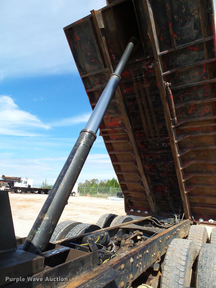 image for item DB4198 1985 Mack R686ST dump truck