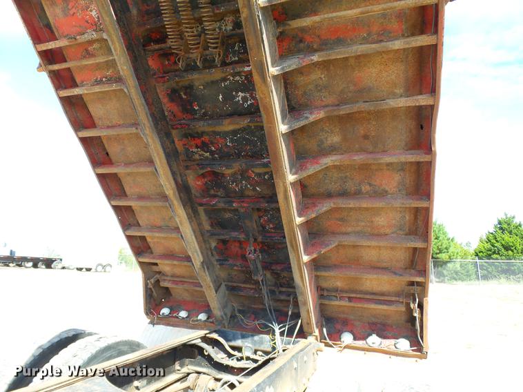 image for item DB4198 1985 Mack R686ST dump truck