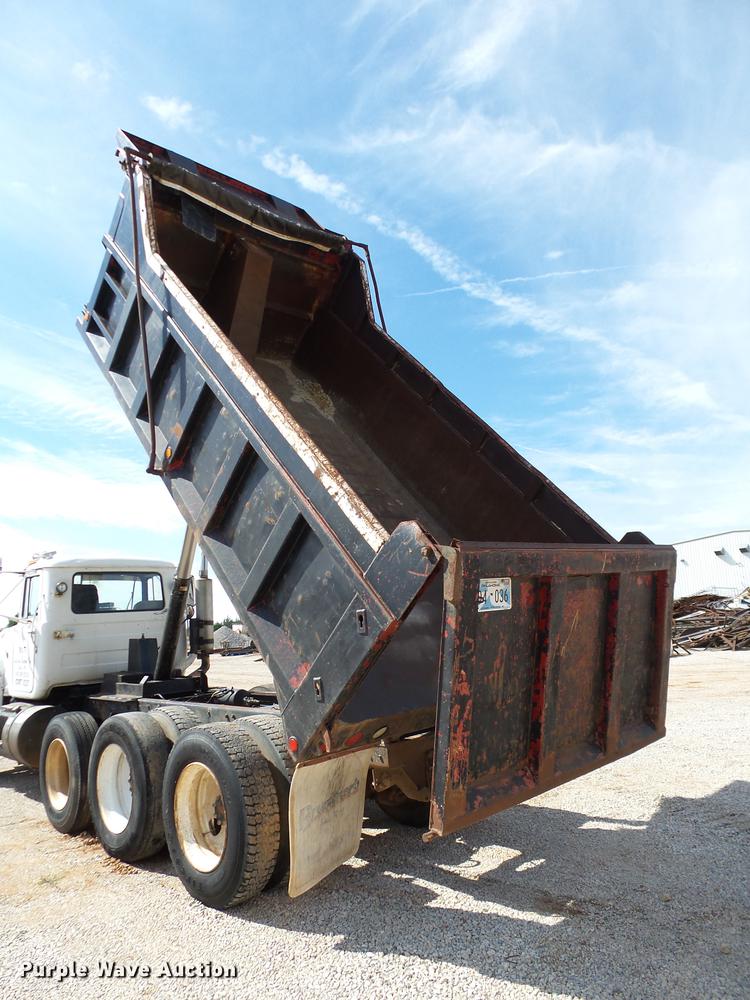 image for item DB4198 1985 Mack R686ST dump truck
