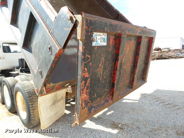 image for item DB4198 1985 Mack R686ST dump truck