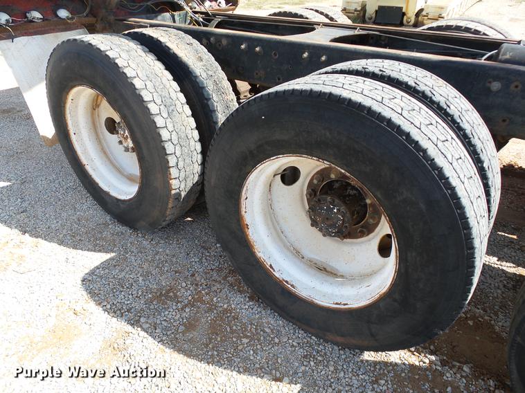 image for item DB4198 1985 Mack R686ST dump truck